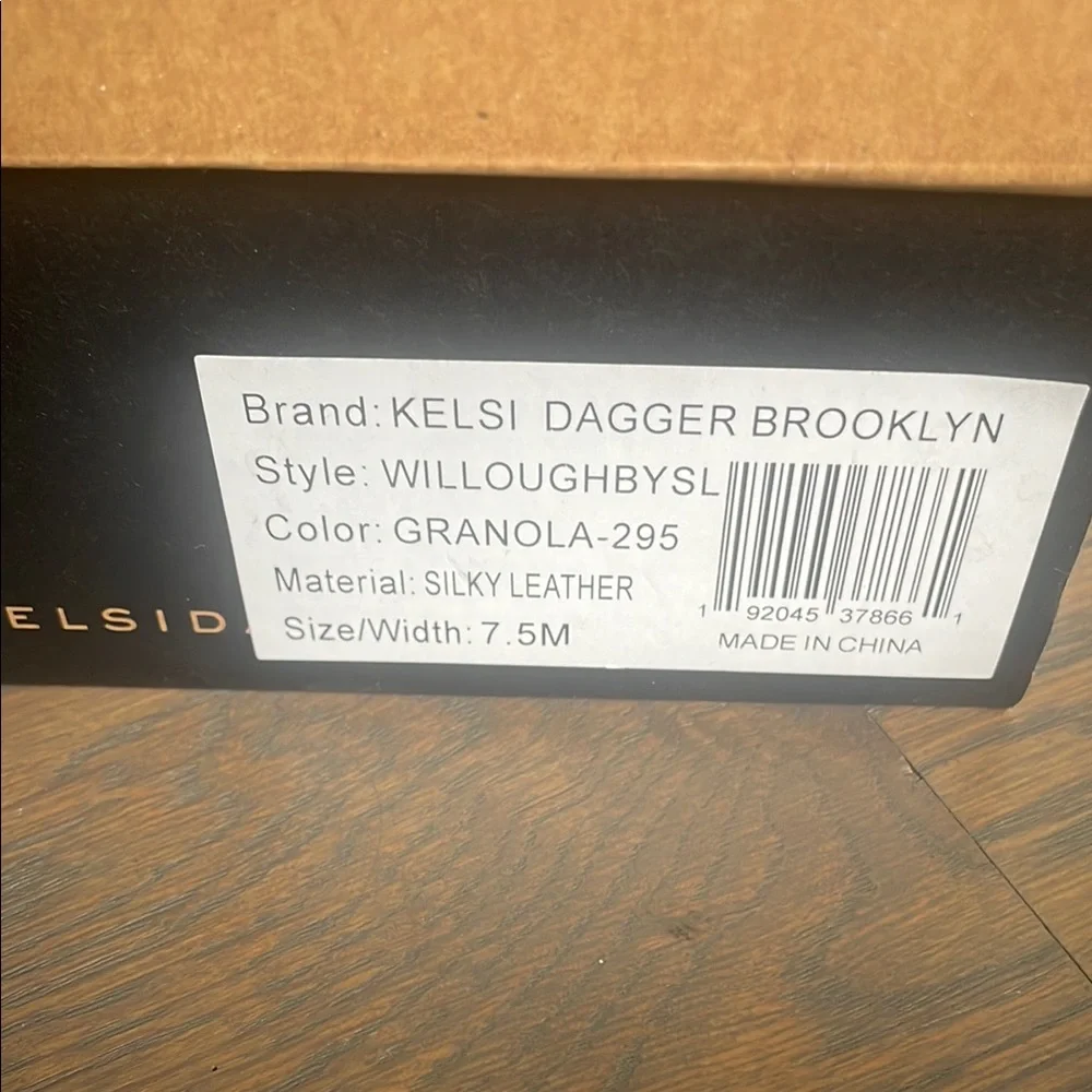 Kelsi Dagger Tan Mules with Chic Design - Picture 3 of 4
